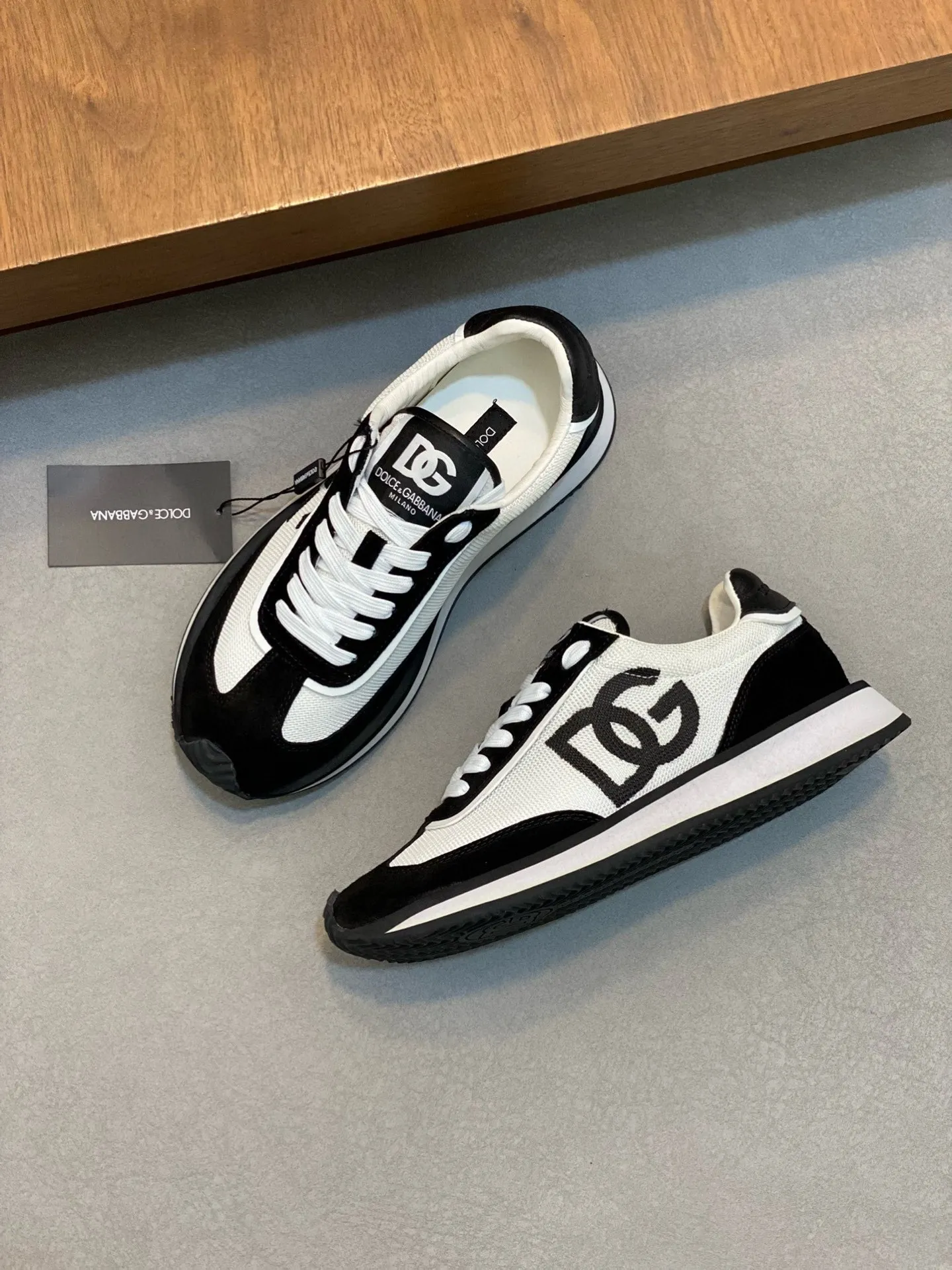 Factory price: 458💰••New products••Dolce&Gabbana••DG✔️High-end men's sports•casual shoes. Original goods from top counters. Original imported cowhide, multi-material splicing design ➕Imported cowhide lining, cowhide feet ➕Original TPR elastic outsole. Size: 39-44 (38, 45 customized)
